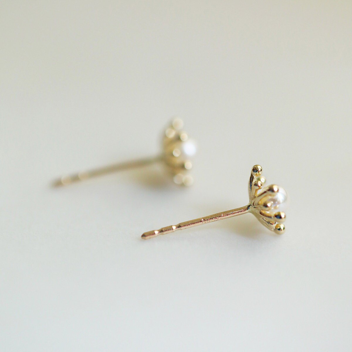 9K Solid Gold Natural White Pearl Flower Stud Earring