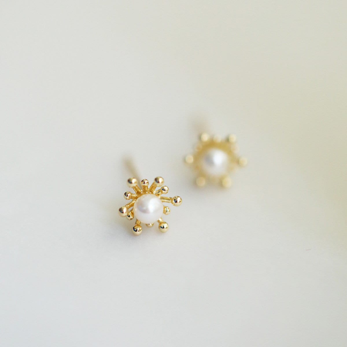 9K Solid Gold Natural White Pearl Flower Stud Earring