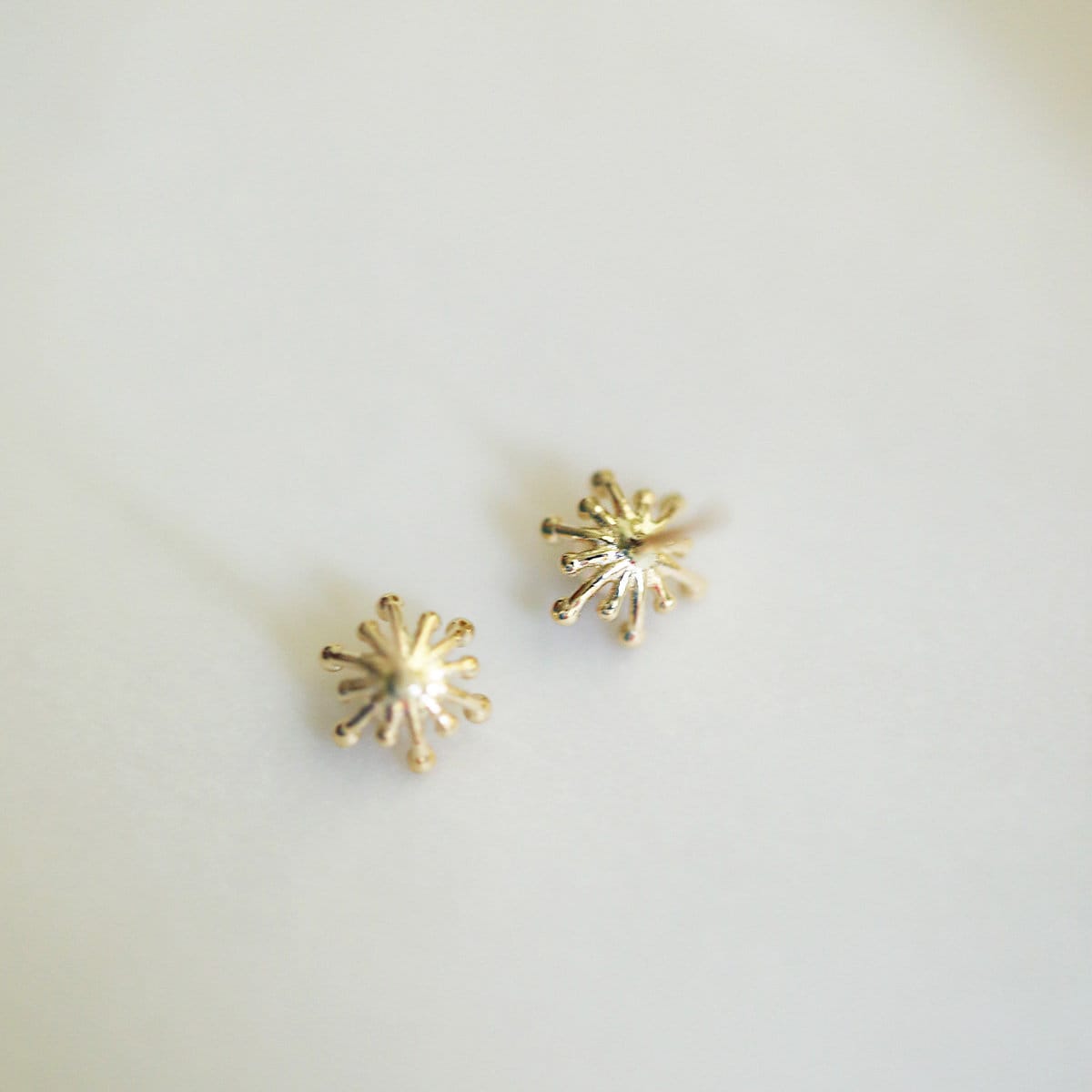 9K Solid Gold Natural White Pearl Flower Stud Earring