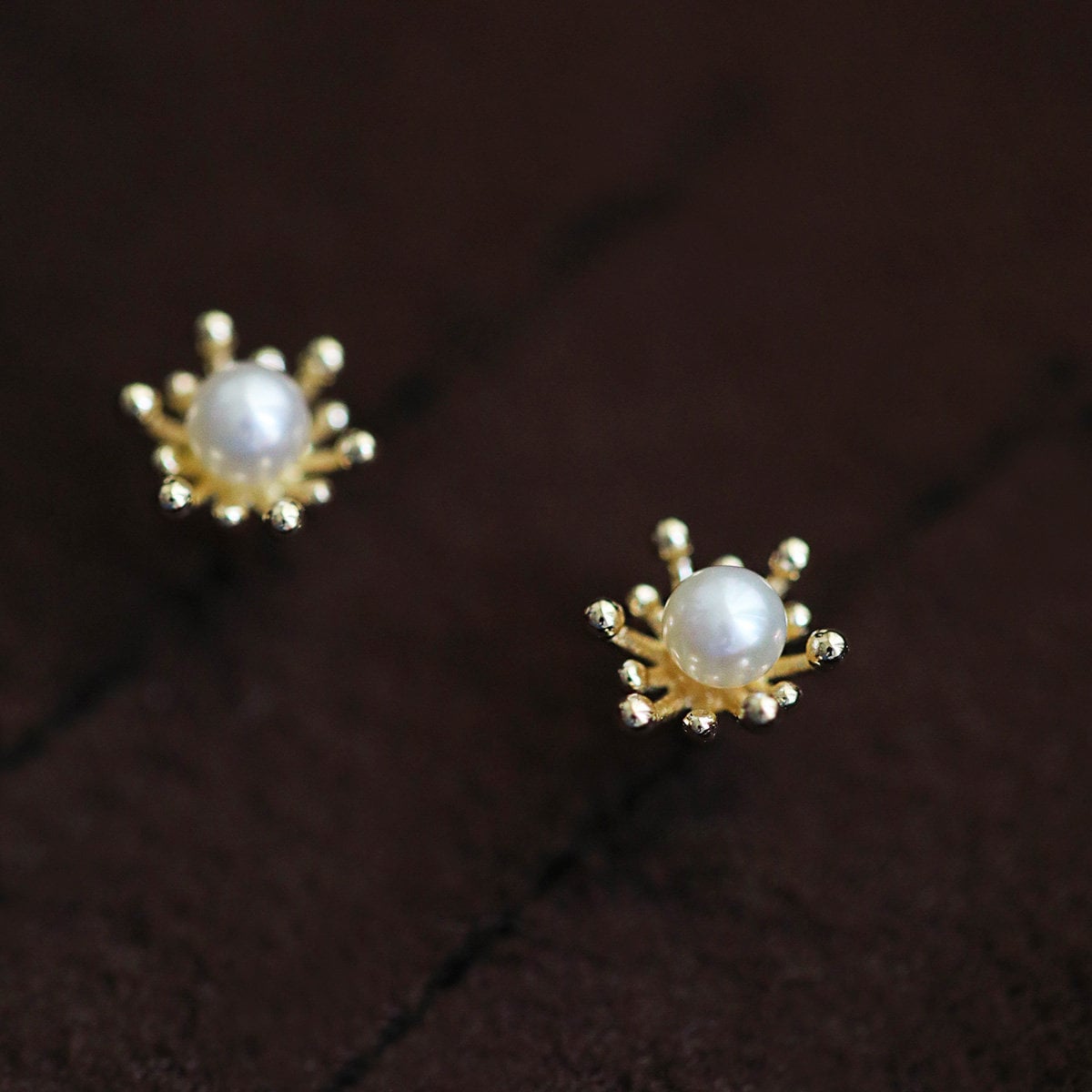 9K Solid Gold Natural White Pearl Flower Stud Earring