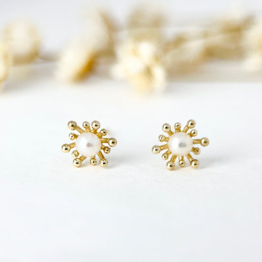 9K Solid Gold Natural White Pearl Flower Stud Earring